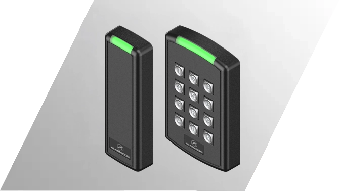 カードリーダーにカードをかざしている様子